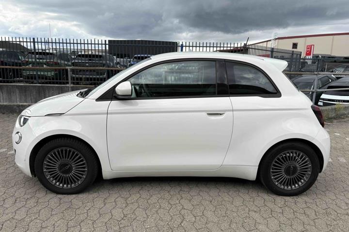 Hvid Fiat 500e fra 2021