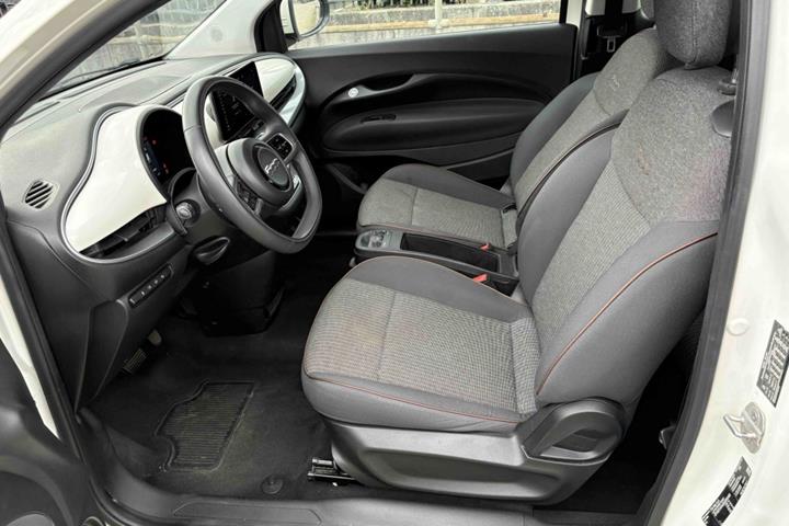 Hvid Fiat 500e fra 2021
