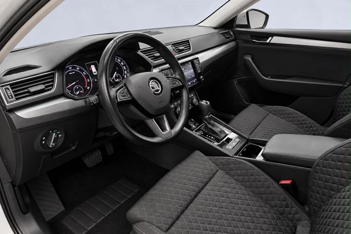 Hvid Skoda Superb fra 2017