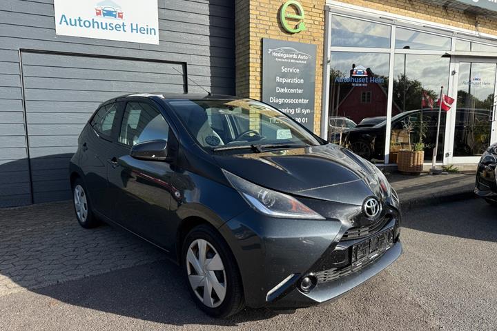 Grå Toyota Aygo fra 2017