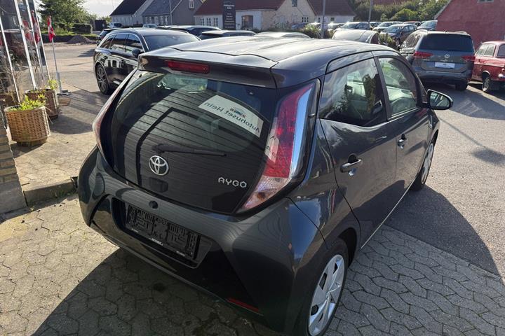 Grå Toyota Aygo fra 2017