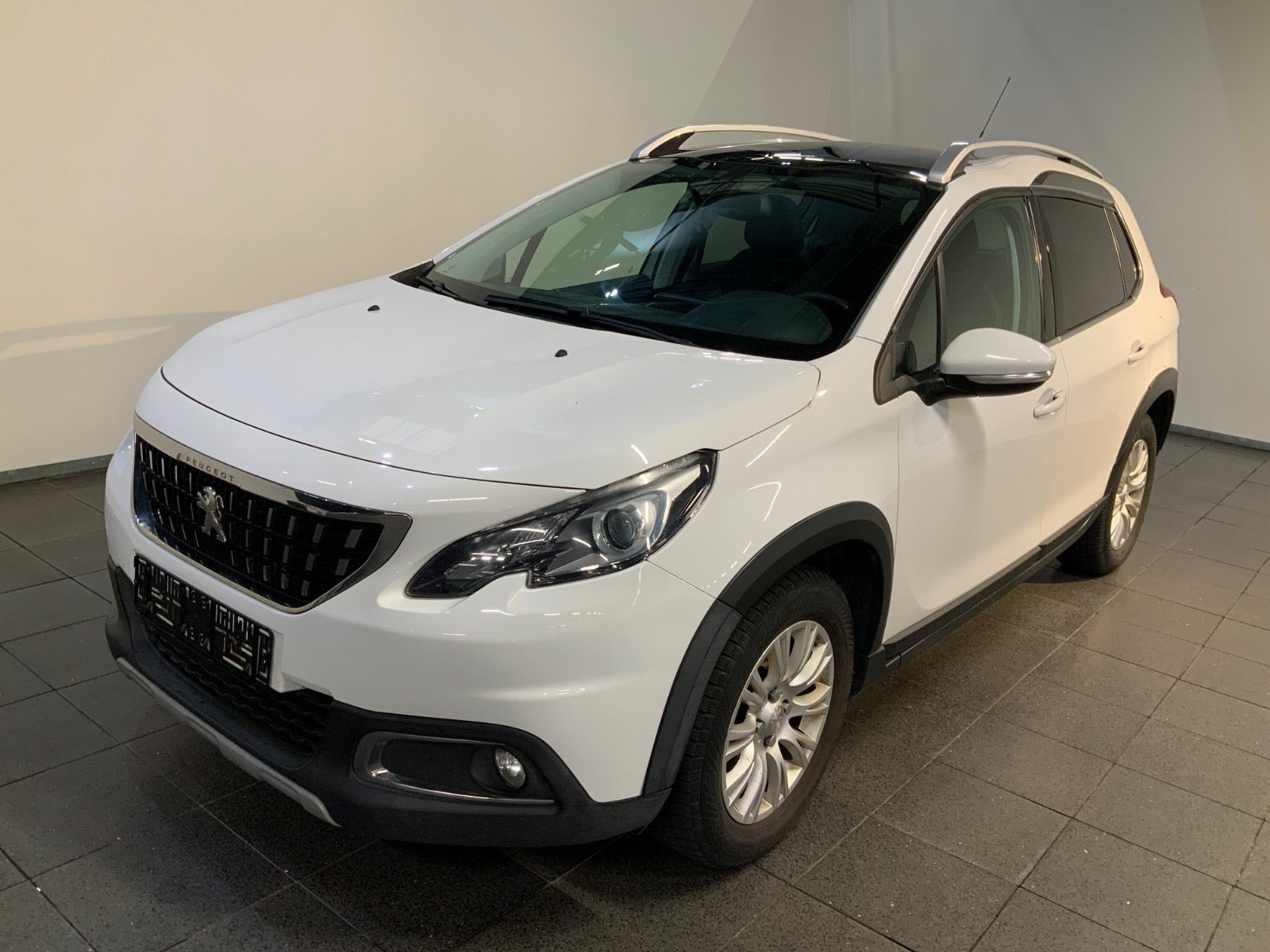 Peugeot 2008 1,6 BlueHDi 100 Allure Sky
