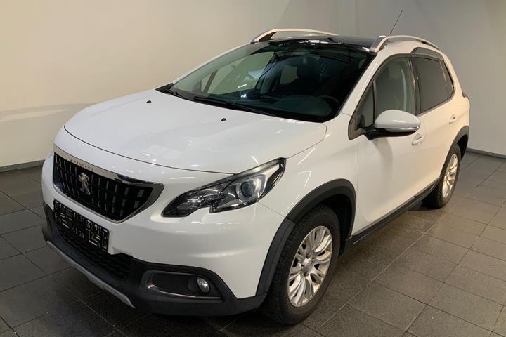Hvid Peugeot 2008 fra 2017 set udefra