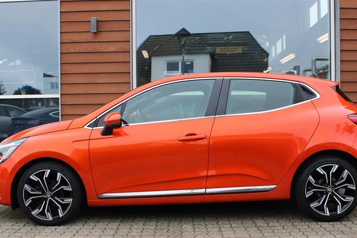Orange Renault Clio V fra 2021