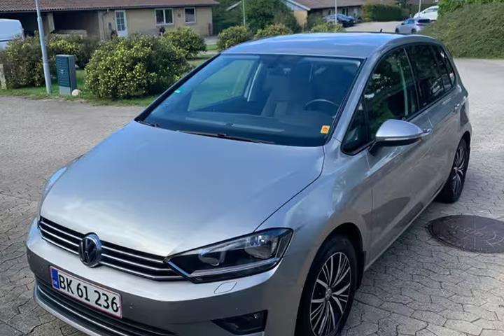Grå VW Golf Sportsvan fra 2017