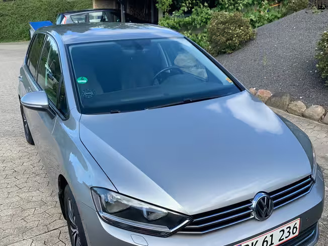 Grå VW Golf Sportsvan fra 2017