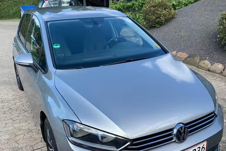 Grå VW Golf Sportsvan fra 2017