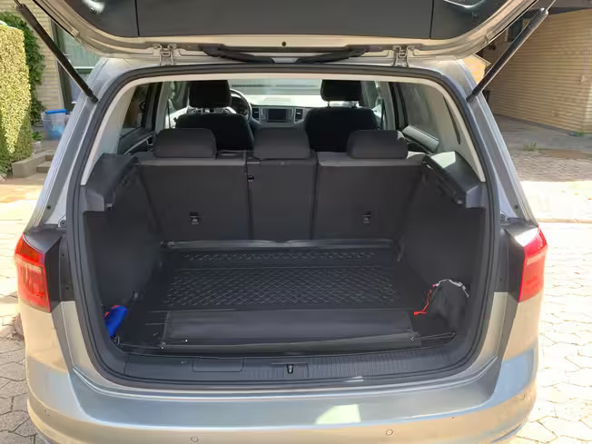 Grå VW Golf Sportsvan fra 2017