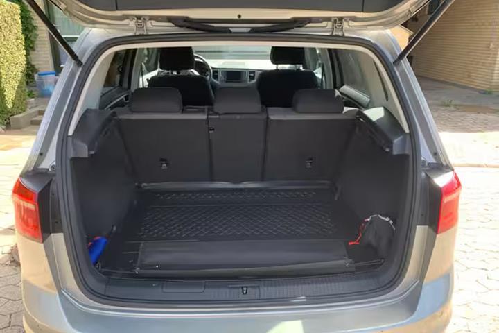 Grå VW Golf Sportsvan fra 2017