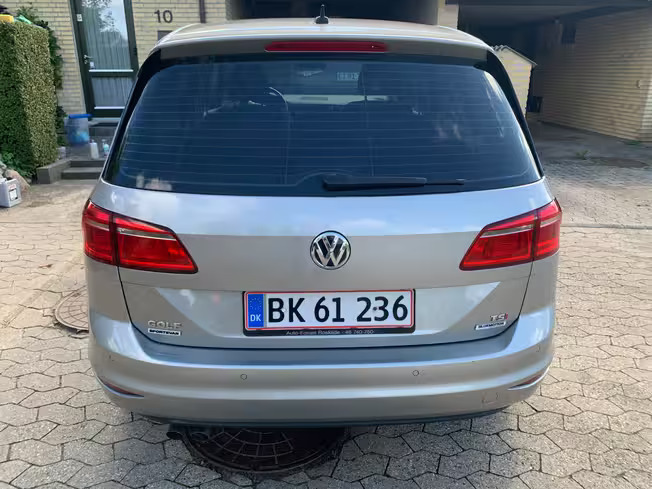 Grå VW Golf Sportsvan fra 2017