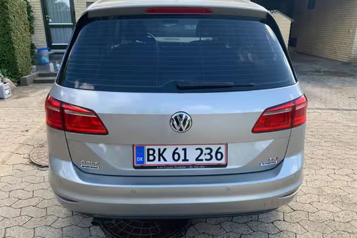 Grå VW Golf Sportsvan fra 2017