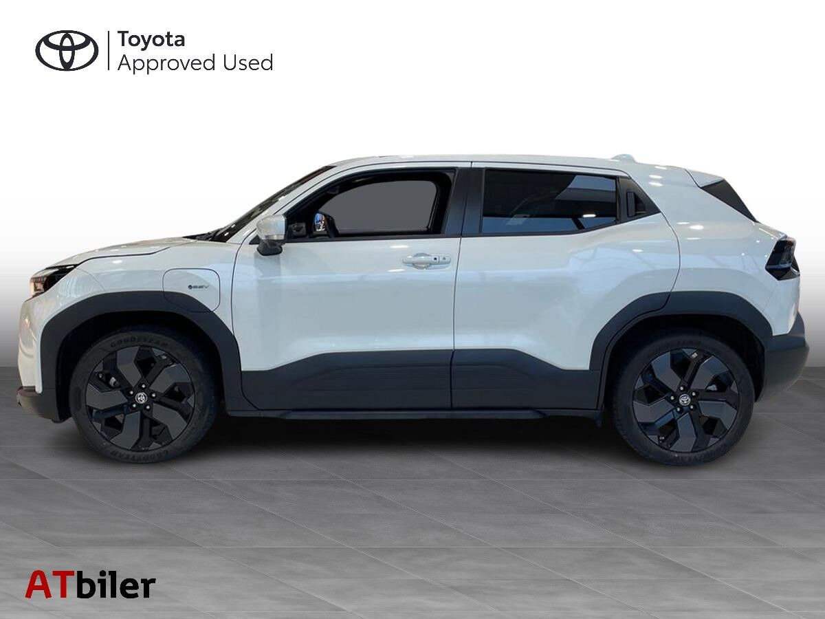 Hvid Toyota Urban Cruiser fra 2025