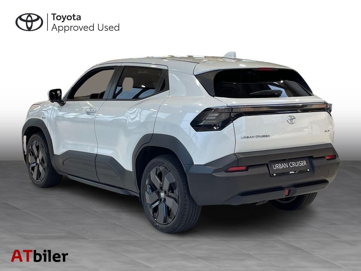 Hvid Toyota Urban Cruiser fra 2025