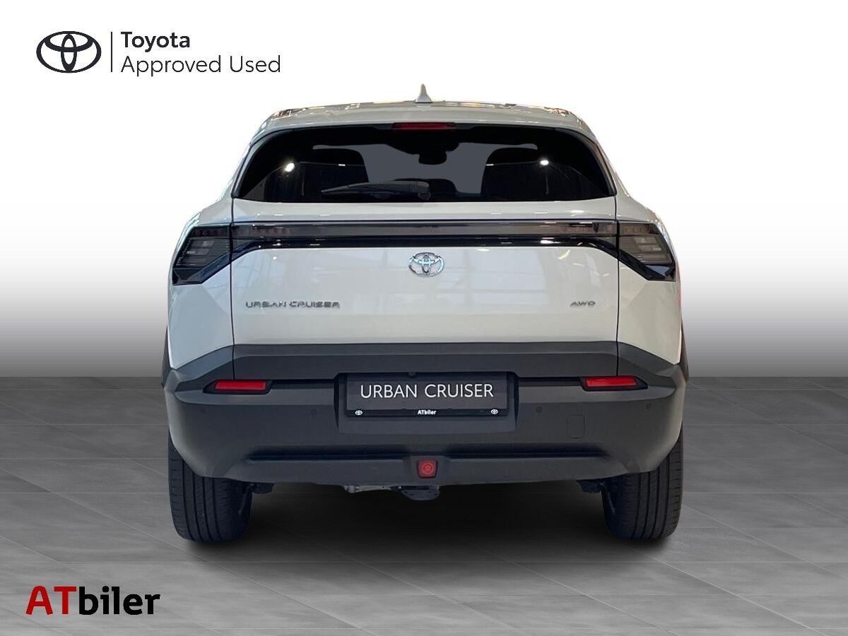 Hvid Toyota Urban Cruiser fra 2025