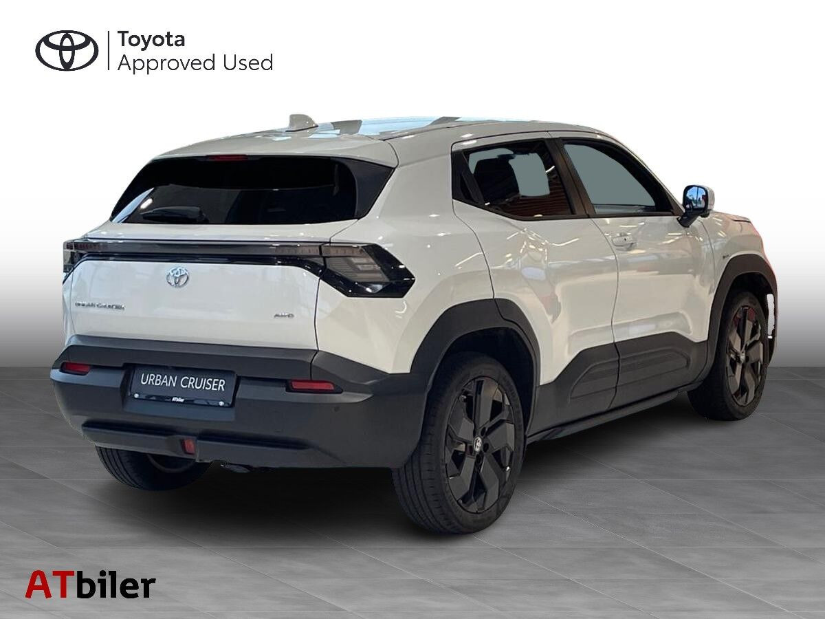 Hvid Toyota Urban Cruiser fra 2025