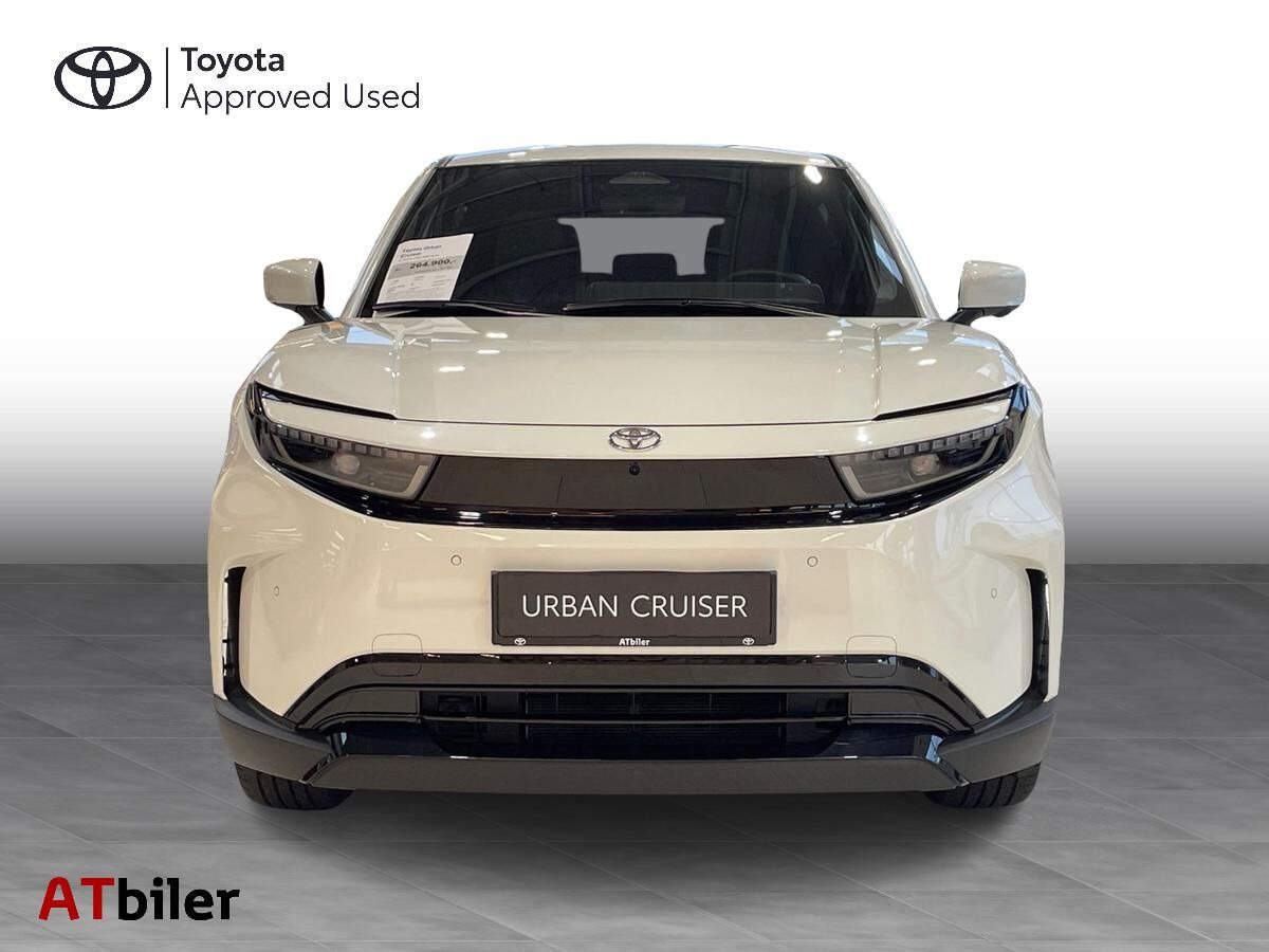 Hvid Toyota Urban Cruiser fra 2025