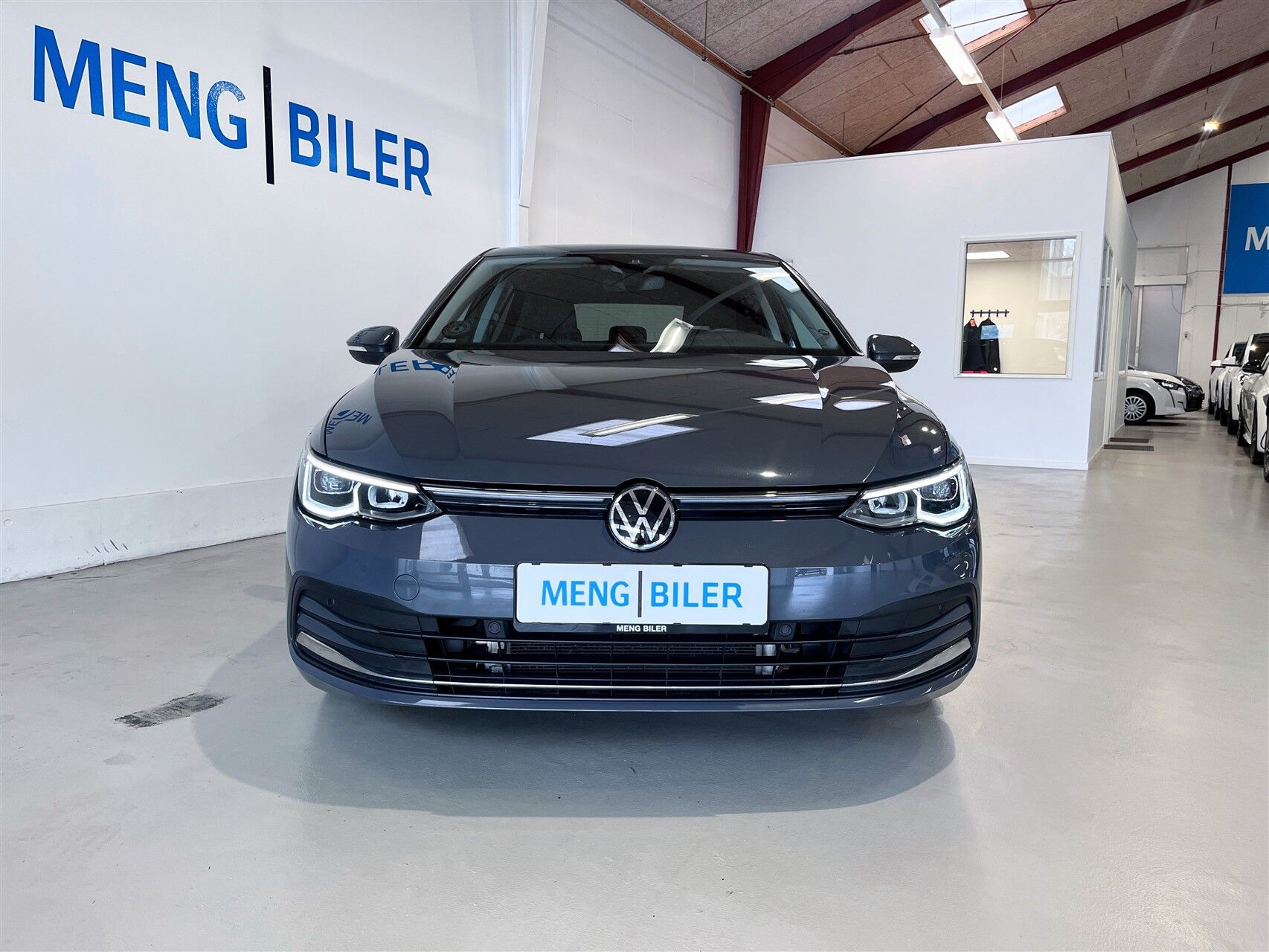 Grå VW Golf fra 2021