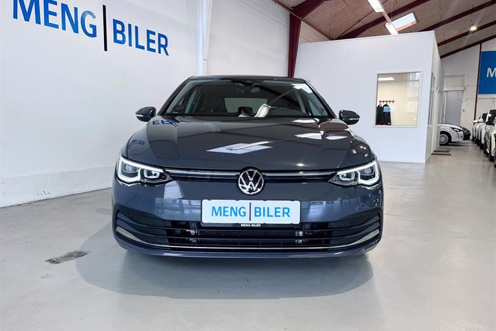Grå VW Golf fra 2021