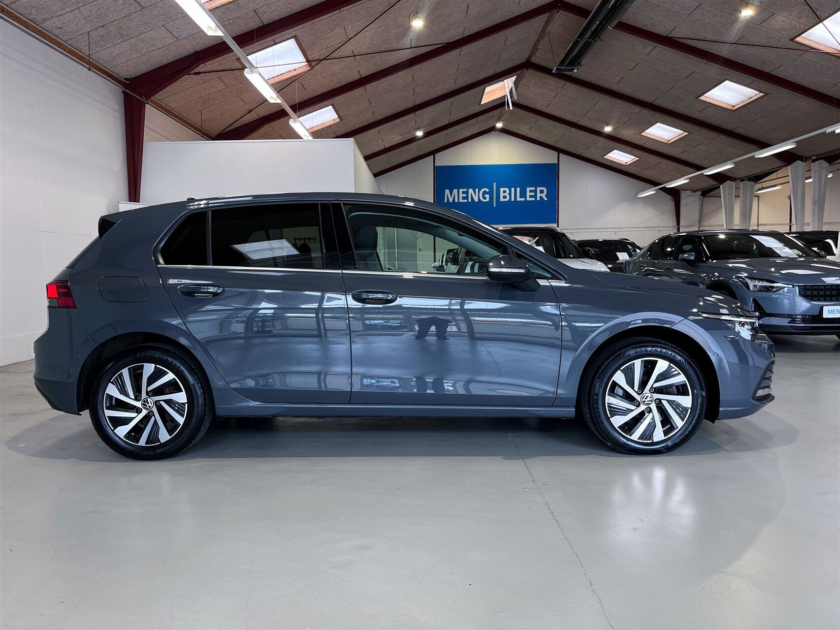 Grå VW Golf fra 2021