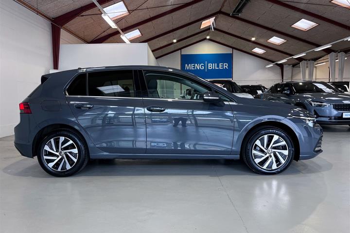 Grå VW Golf fra 2021