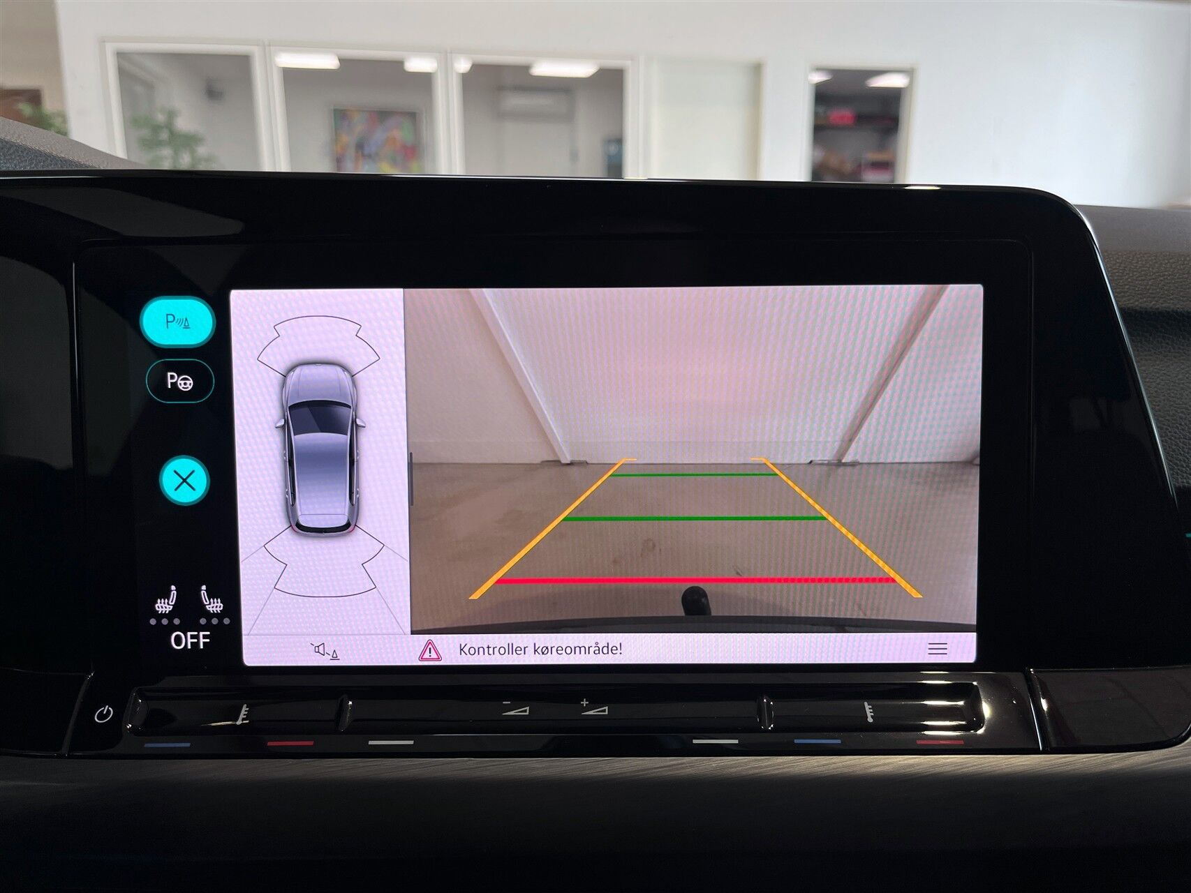Grå VW Golf fra 2021