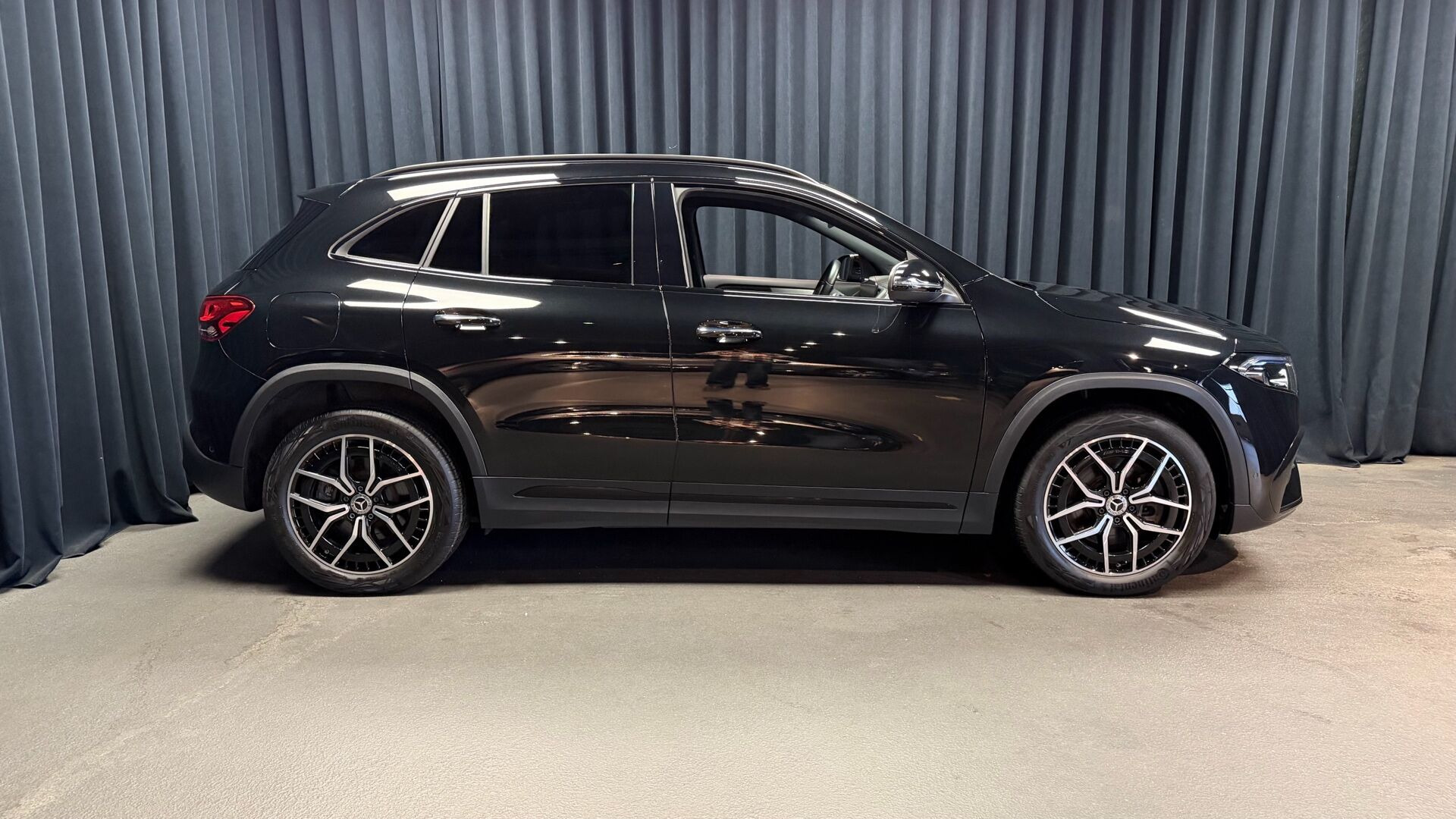 Sort Mercedes EQA250+ fra 2023