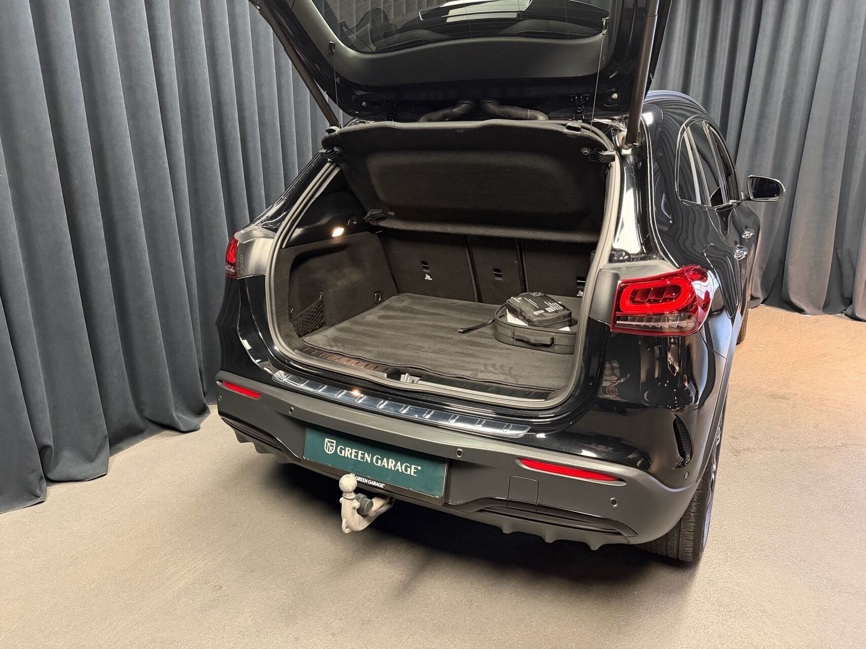 Sort Mercedes EQA250+ fra 2023