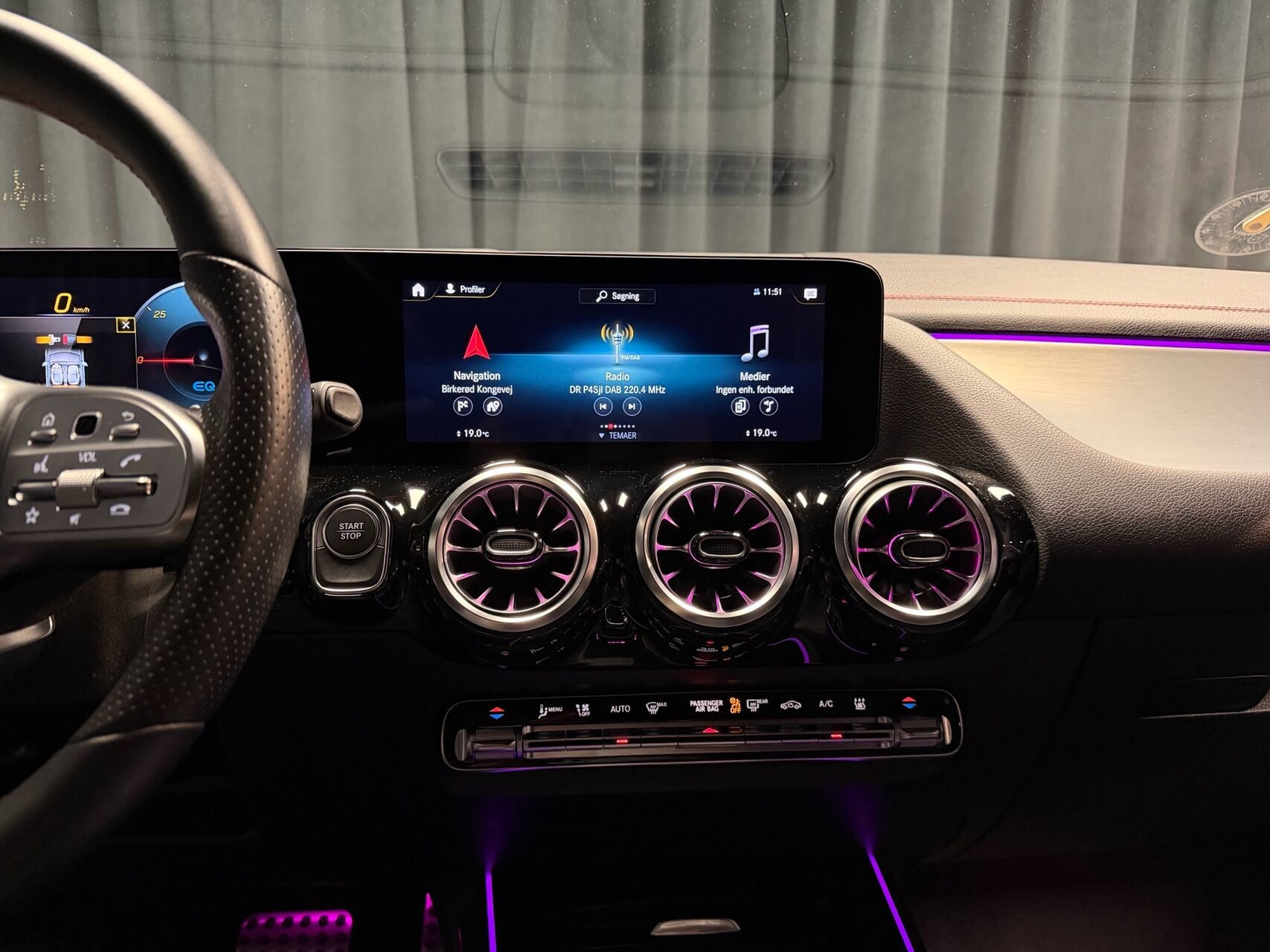 Sort Mercedes EQA250+ fra 2023
