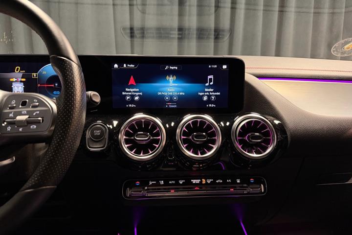 Sort Mercedes EQA250+ fra 2023