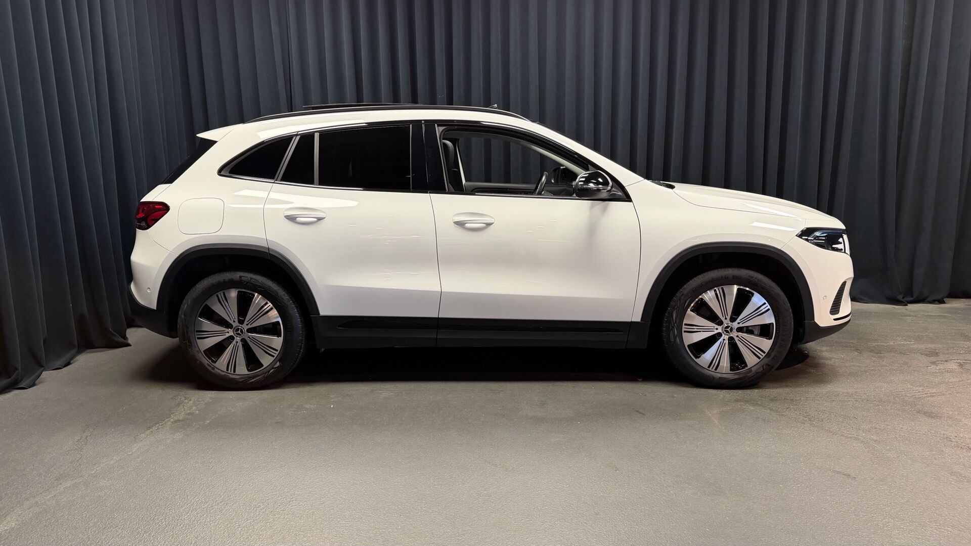 Hvid Mercedes EQA250+ fra 2023