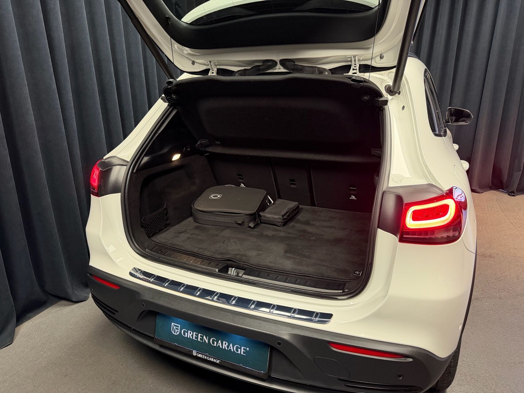 Hvid Mercedes EQA250+ fra 2023