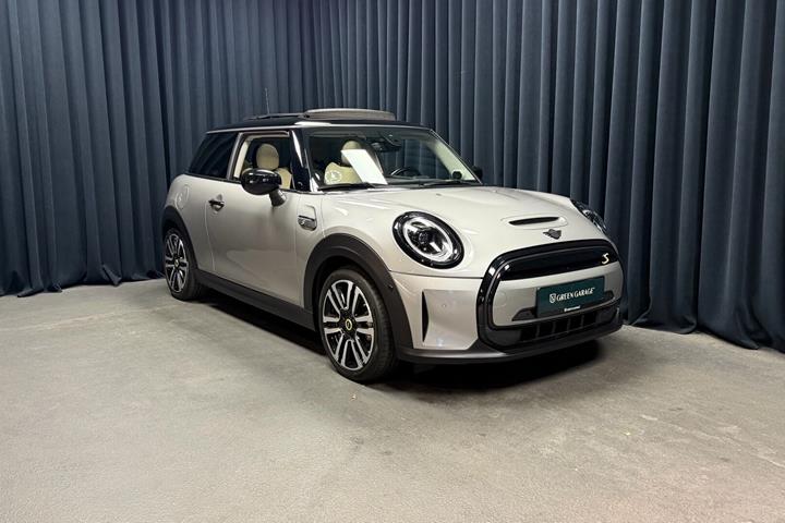 Sølv Mini Cooper fra 2023