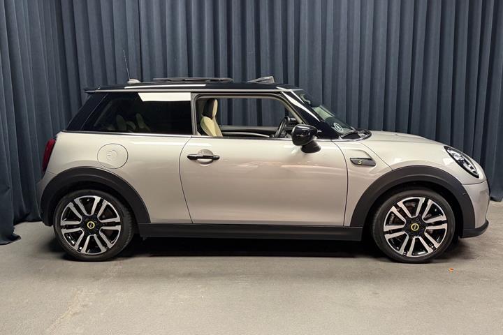 Sølv Mini Cooper fra 2023