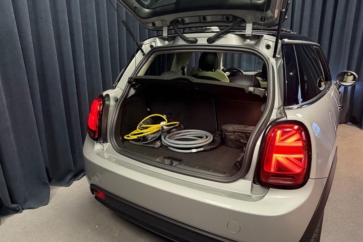 Sølv Mini Cooper fra 2023