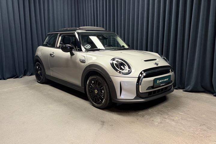 Sølv Mini Cooper fra 2023