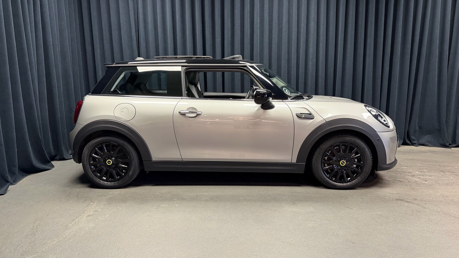 Sølv Mini Cooper fra 2023