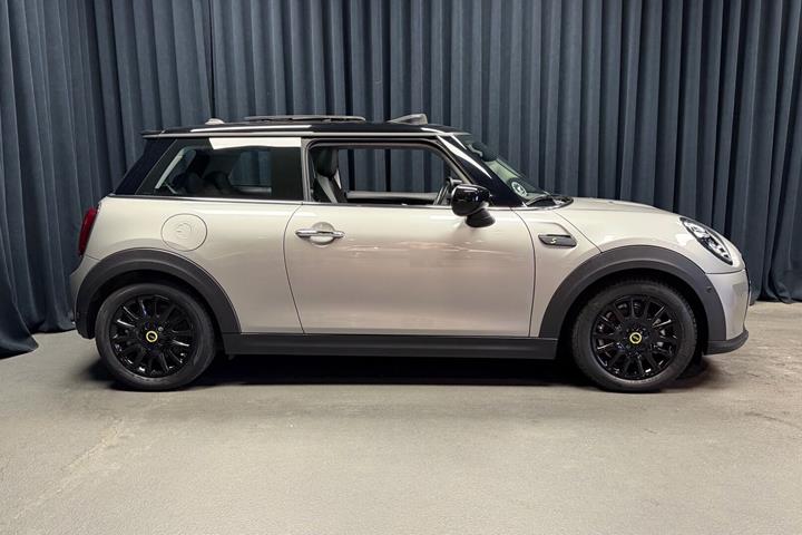 Sølv Mini Cooper fra 2023