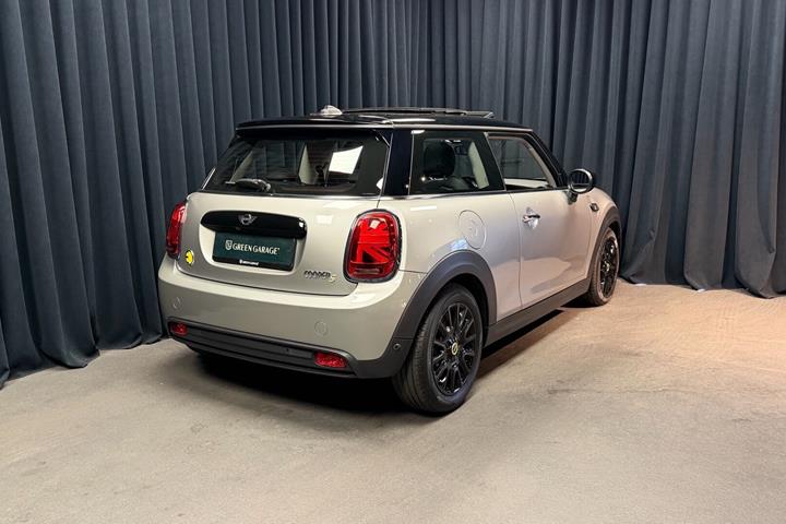 Sølv Mini Cooper fra 2023