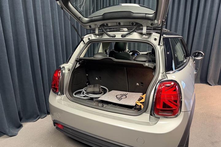 Sølv Mini Cooper fra 2023