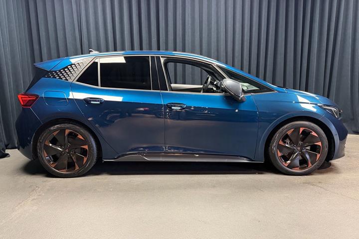 Blå Cupra Born fra 2023