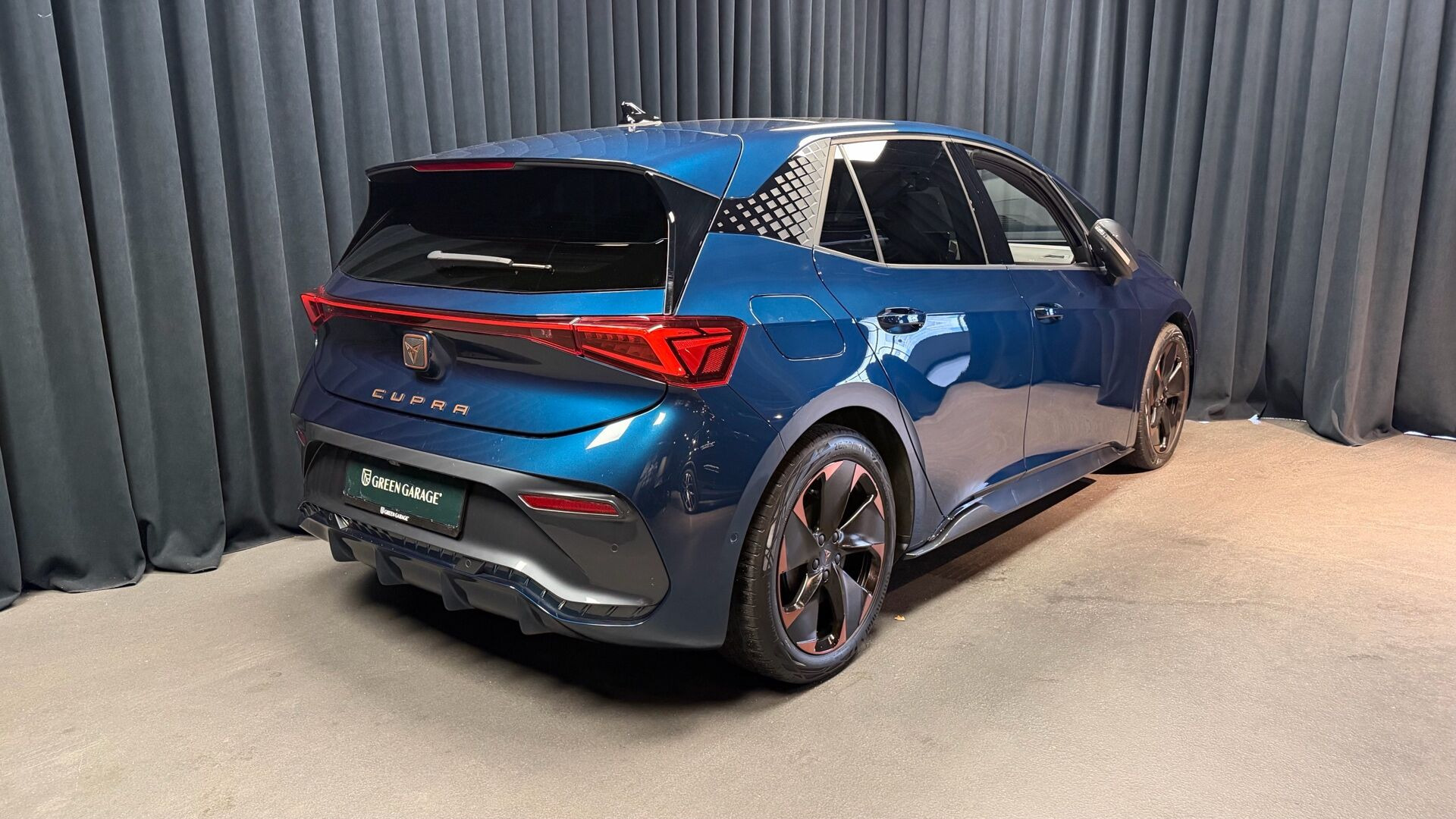 Blå Cupra Born fra 2023