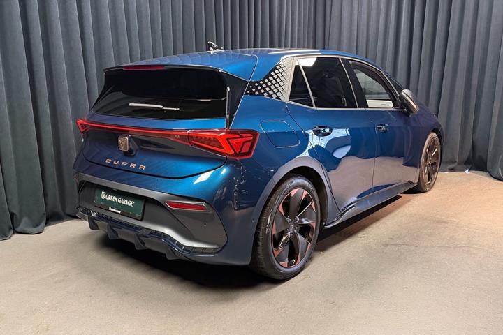 Blå Cupra Born fra 2023