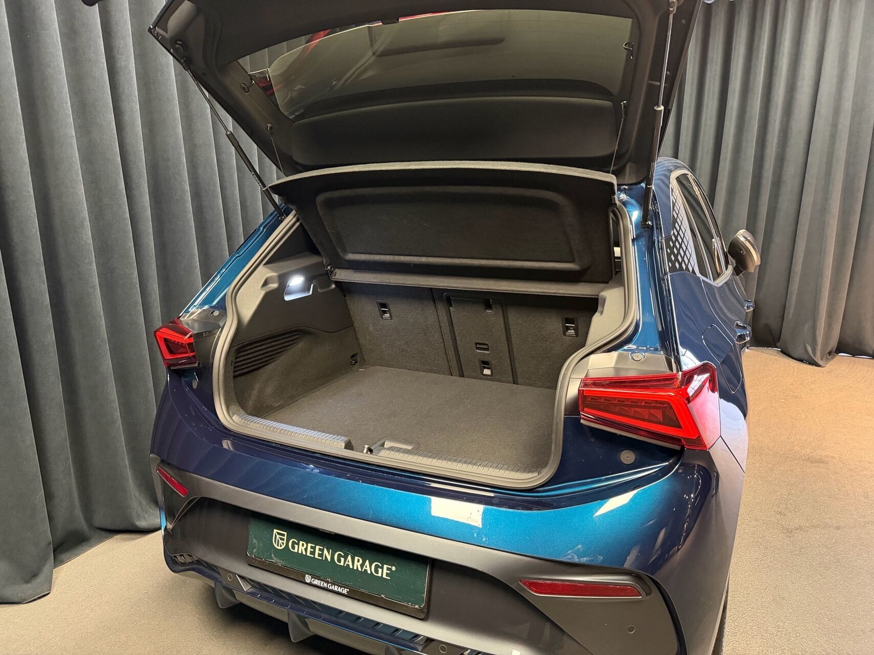 Blå Cupra Born fra 2023