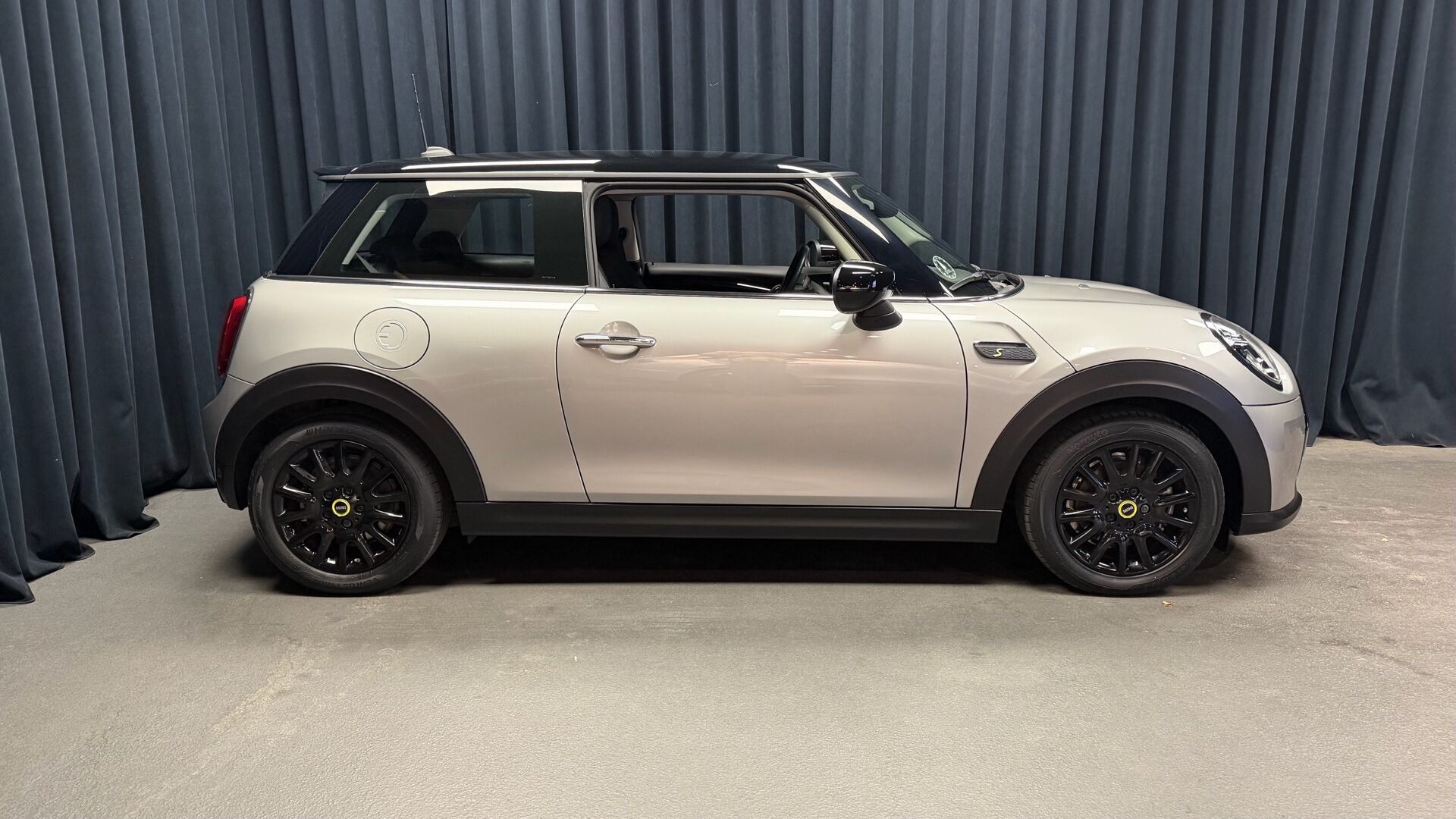Sølv Mini Cooper fra 2023