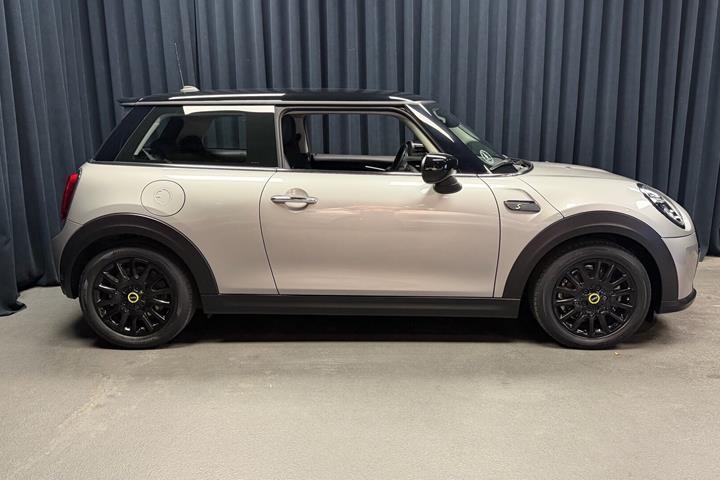 Sølv Mini Cooper fra 2023