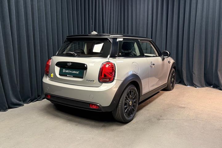 Sølv Mini Cooper fra 2023