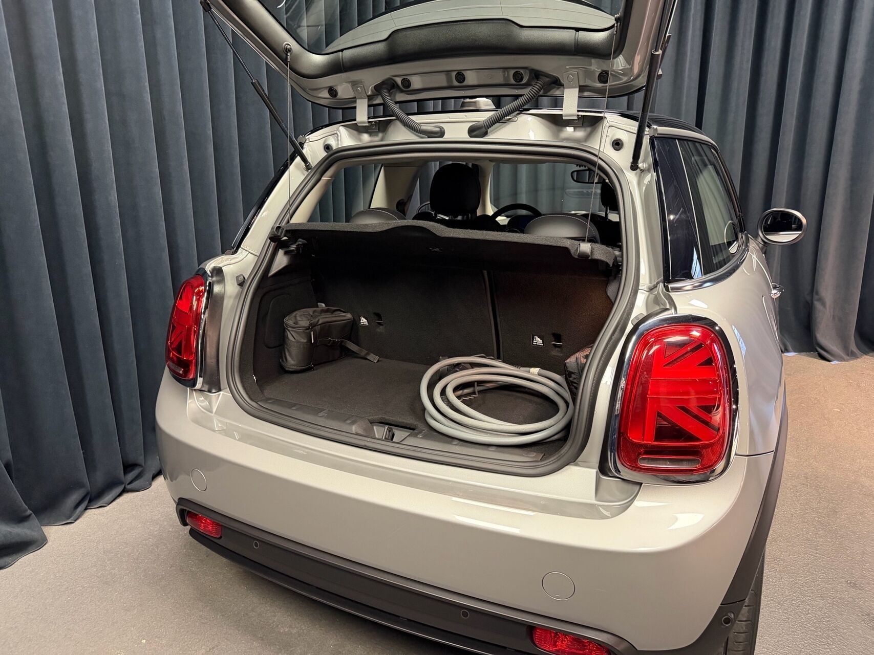 Sølv Mini Cooper fra 2023