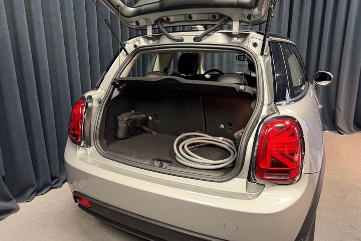 Sølv Mini Cooper fra 2023
