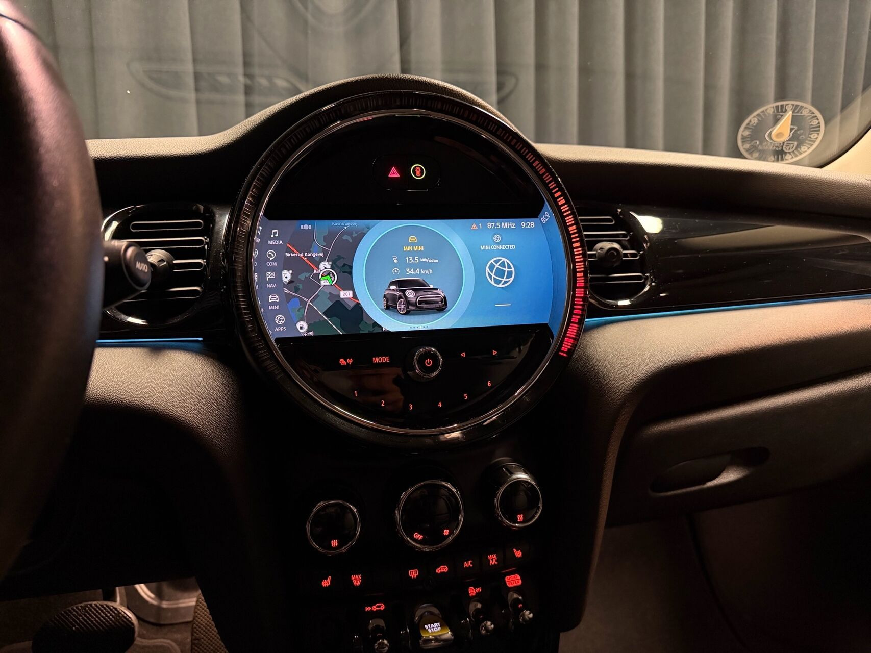 Sølv Mini Cooper fra 2023