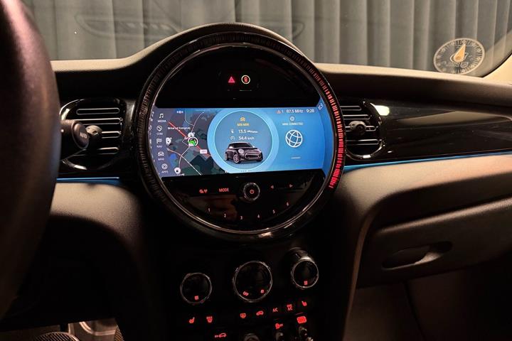 Sølv Mini Cooper fra 2023